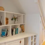 Gorgeous Garden Apartment *Cafes/Bars/Beach Within Minutes*