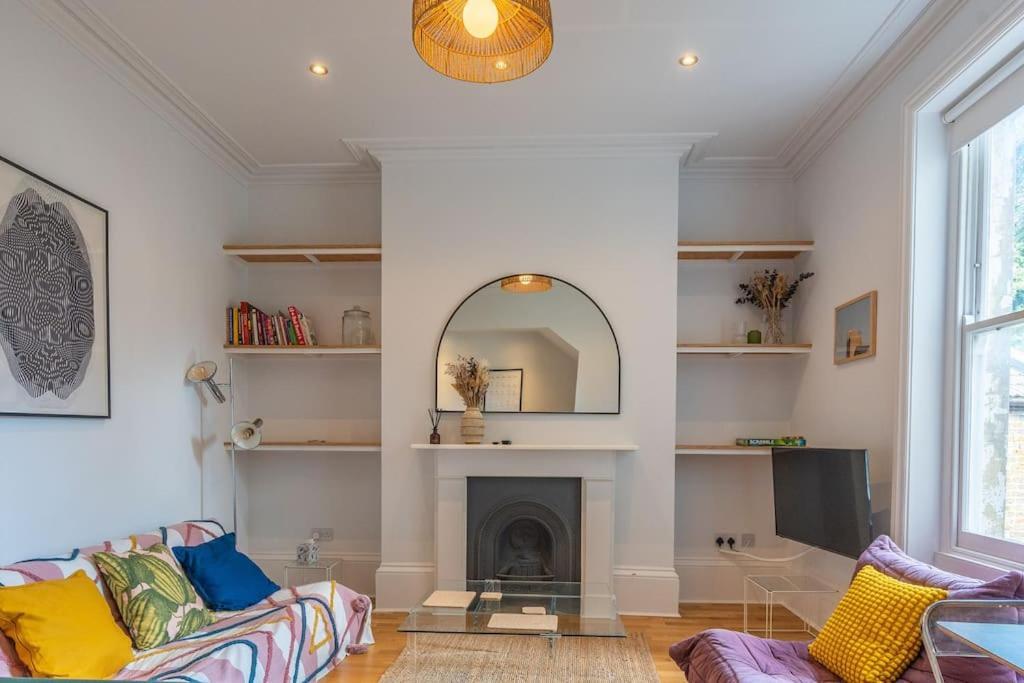 Gorgeous Garden *cafes/bars/beach Within Minutes* Apartment