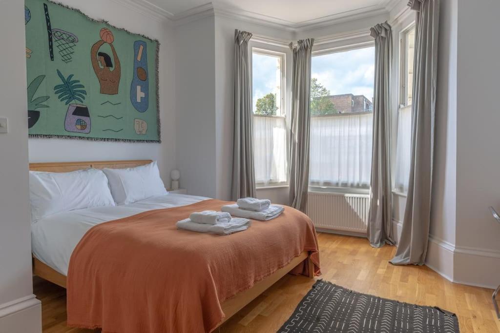 Gorgeous Garden *cafes/bars/beach Within Minutes*