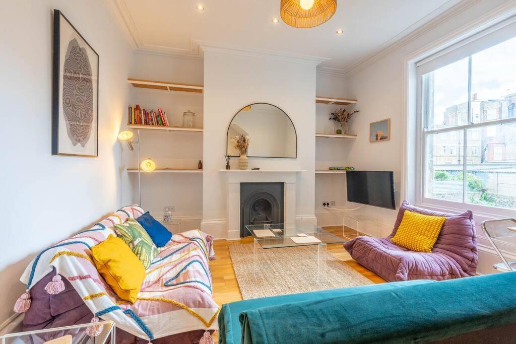 Gorgeous Garden *cafes/bars/beach Within Minutes* Apartment